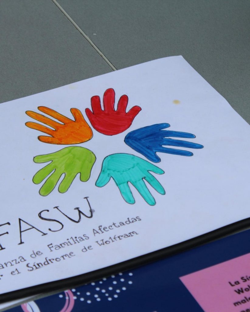 Acabamos el curso escolar formando parte de las celebraciones de fin de curso en l'Escola Thau Sant Cugat. Muchas gracias al centro, por visibilizar el Síndrome de Wolfram y ayudarnos a impulsar la terapia génica para el Síndrome de Wolfram. Y gracias a las familias, por su esfuerzo y dedicación para conseguir una cura para esta enfermedad.