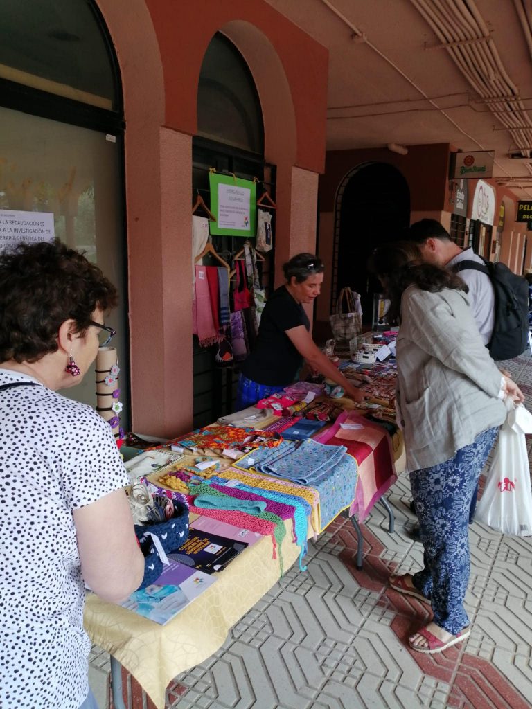 Hoy de nuevo, mesa solidaria de Regina y sus compañeras de Acrola, para recaudar fondos para le terapia génica del Síndrome de Wolfram