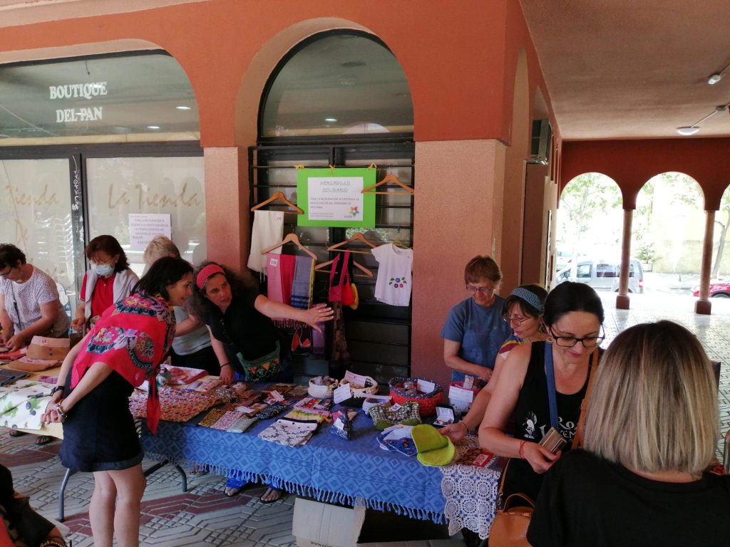 Hoy de nuevo, mesa solidaria de Regina y sus compañeras de Acrola, para recaudar fondos para le terapia génica del Síndrome de Wolfram