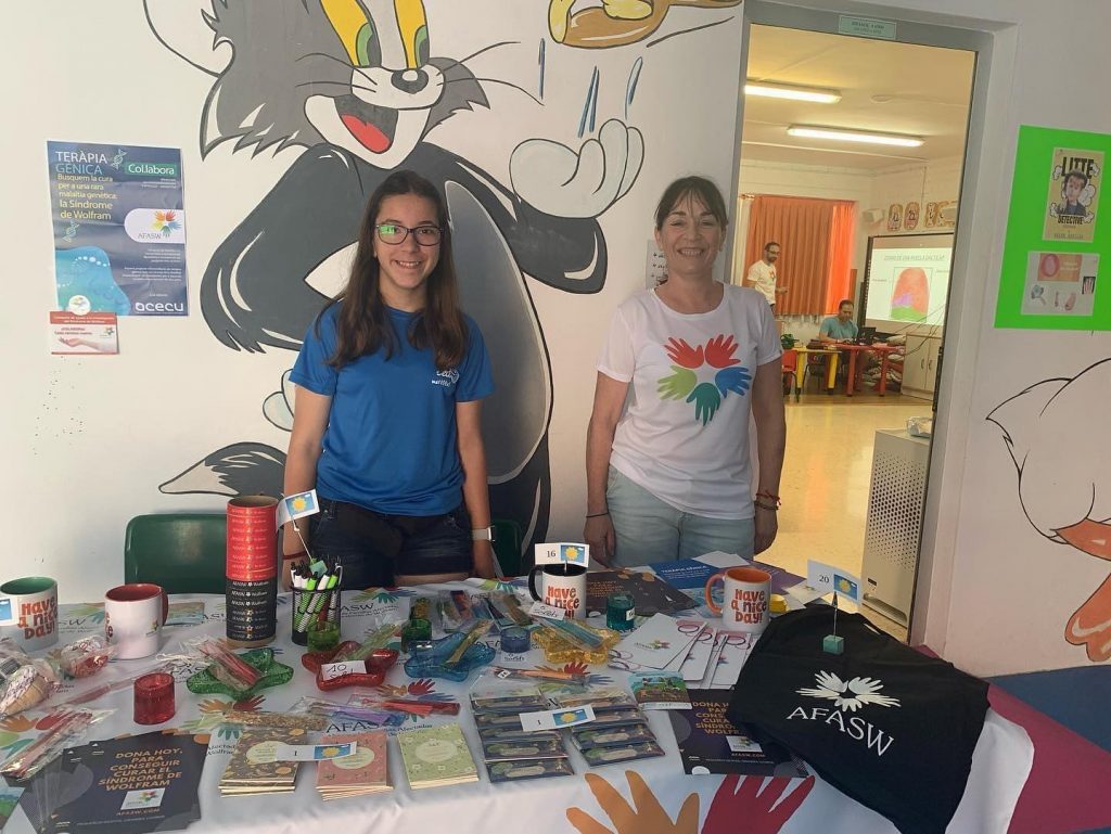 Hoy también, mesa solidaria en @maristas_cullera con motivo del día #sed. Gracias por contar con nosotros en este día para visibilizar el Síndrome de Wolfram y recaudar donativos para el proyecto de terapia génica.