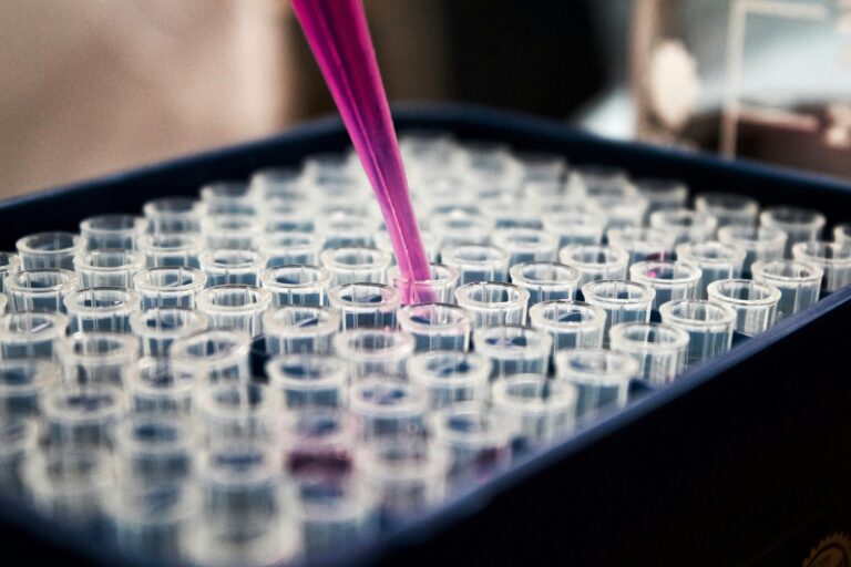 Imagen de tubos de ensayo en laboratorio